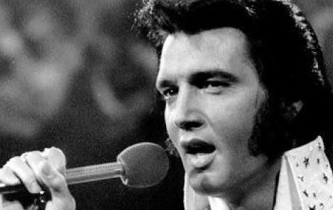 Хиляди фенове на Елвис Пресли от цял свят се стекоха